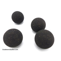 Tennisball aus Gummi (filzlos)