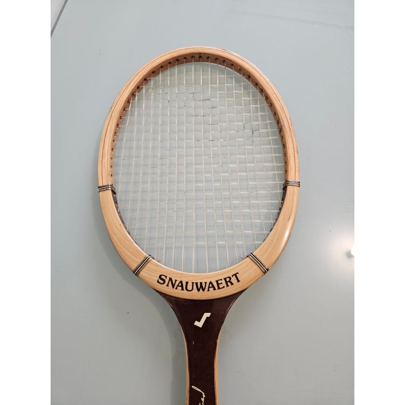 Raquette De Tennis En Bois SNAUWAERT – Modèle Brian Gottfried Flex – Vintage Neuve Avec Défauts Mineurs