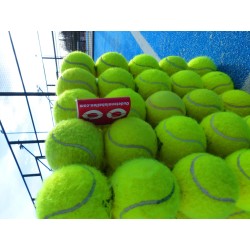 Hocker (poef) | Stefano Melo | Oudetennisballen.com ART