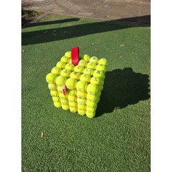 Hocker (poef) | Stefano Melo | Oudetennisballen.com ART